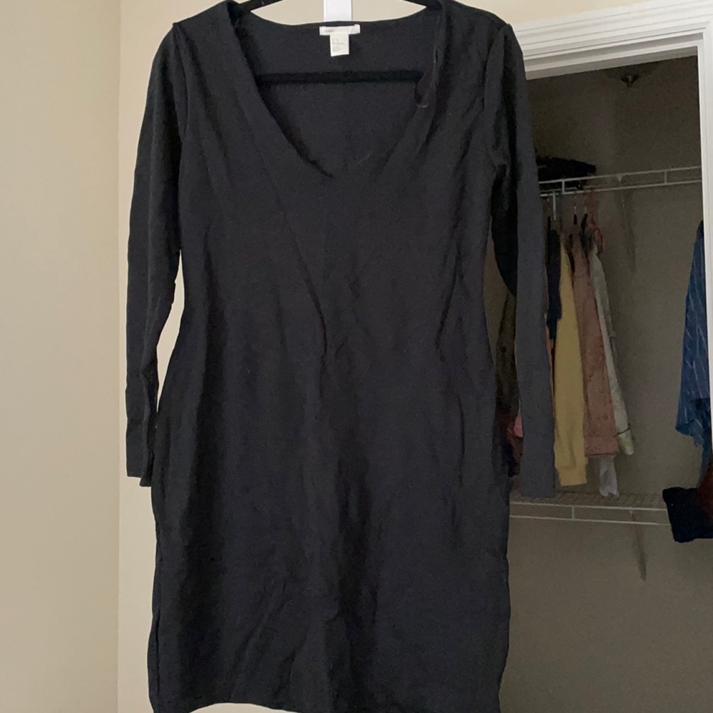 Black v neck dress
